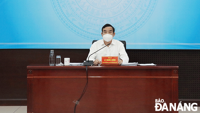 Chủ tịch UBND thành phố Lê Trung Chinh chủ trì họp UBND thành phố thường kỳ vào sáng 4-3. Ảnh: KHÁNH HÒA	