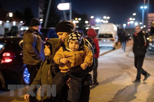 Người tị nạn Ukraine tại Hrebenne, khu vực biên giới Ba Lan và Ukraine, ngày 3/3. (Ảnh: PAP/TTXVN)