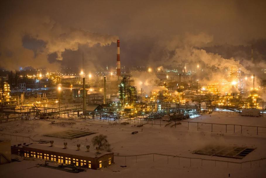 Một nhà máy lọc dầu của Nga ở vùng Novokuibyshevsk. Ảnh: Bloomberg
