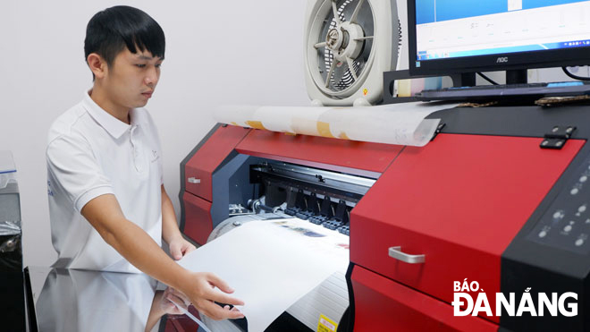 Hua Van Hieu established the 3 Cuong Trading & Service Co., Ltd. in Hoa Cuong Bac Ward, Hai Chau District, in late 2020, specialising in printing, and designing uniforms and T-shirts on demand. 