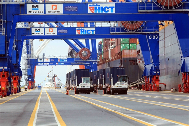 Loading containers on a boat at Hải Phòng Port. — VNA/VNS Photo An Đăng