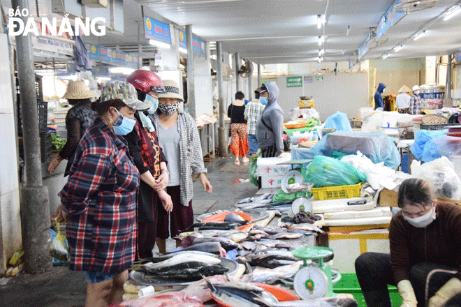 Picture is taken at the Moi Market in Hai Chau District. Photo: QUYNH TRANG