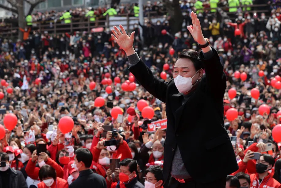 Ông Yoon Suk-yeol trong một sự kiện vận động tranh cử ngày 8-3 tại thành phố Busan, Hàn Quốc. Ảnh: AP