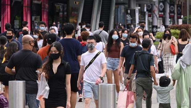 People wearing masks walk along Orchard Road in Singapore on October 1, 2021. (Photo: CNA)