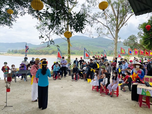 Hô hát bài chòi tại Lễ hội Bà Thu Bồn. (Nguồn: baoquangnam.vn)