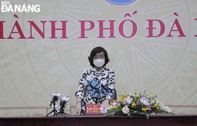 Municipal Peoples Committee Vice Chairman Ngo Thi Kim Yen chaired Monday’s meeting of Steering Committee for COVID-19 Prevention and Control. Photo: LE HUNG