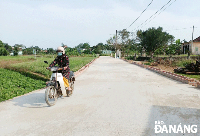 As part of the ‘Thai Lai - Saemaul New-Style Rural Village’ project, a road is widen from 2.5m to 5m. Photo: VAN HOANG