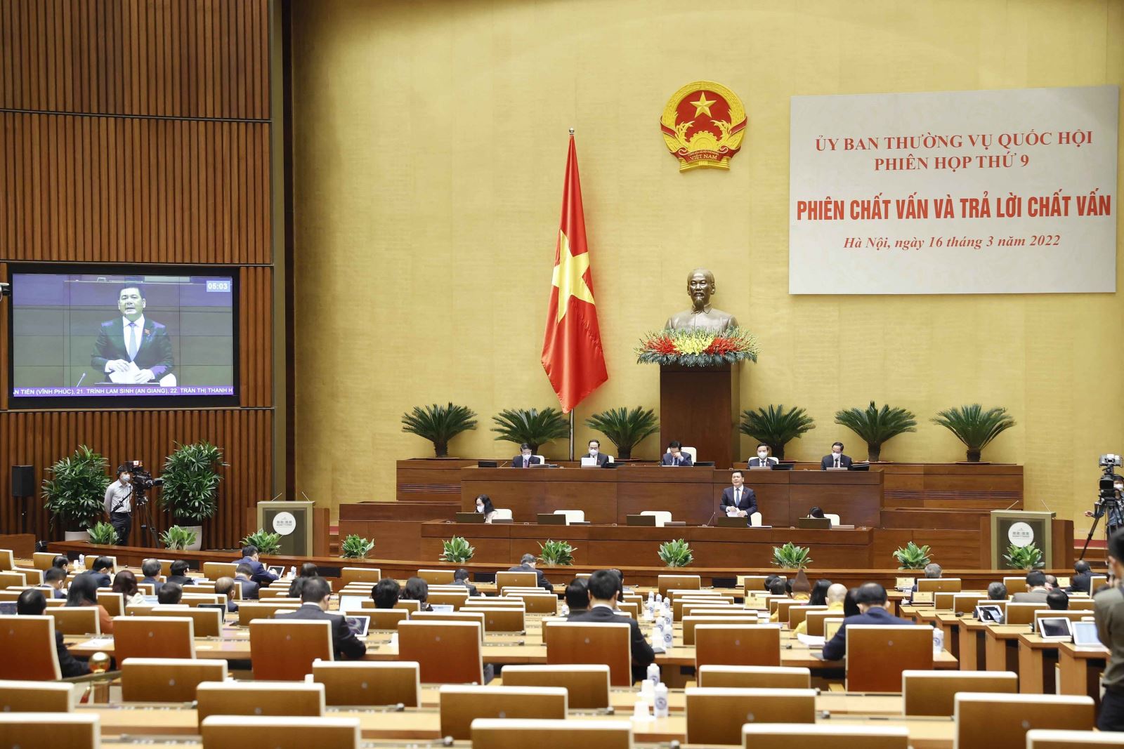 Bộ trưởng Bộ Công Thương Nguyễn Hồng Diên trả lời chất vấn tại Quốc hội. Ảnh: Doãn Tấn/TTXVN