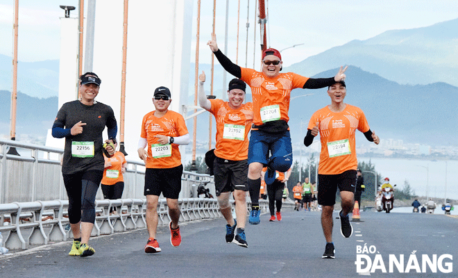 Runners show their excitement in a previous in- person marathon race