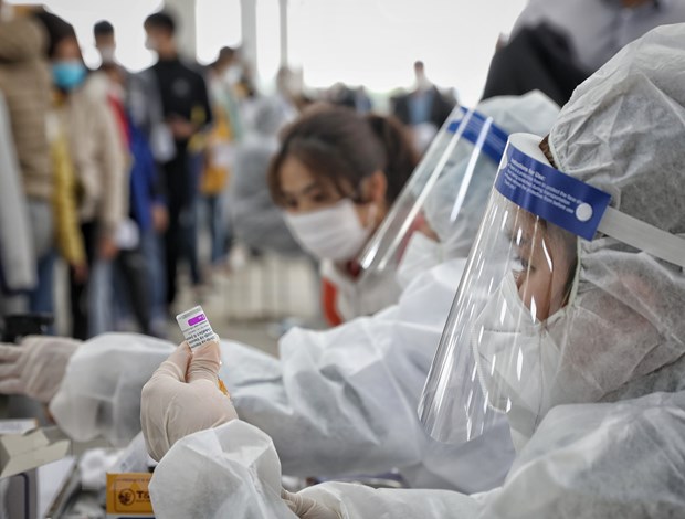 Tiêm vaccine phòng Covid-19 cho công nhân trong các khu công nghiệp tỉnh Bắc Giang. (Ảnh: Danh Lam/TTXVN)