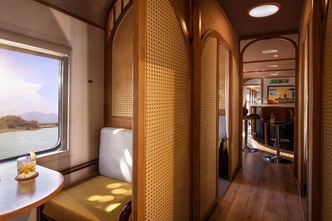 An inside look of The Vietage luxury carriage (Photo: danangfantasticity)