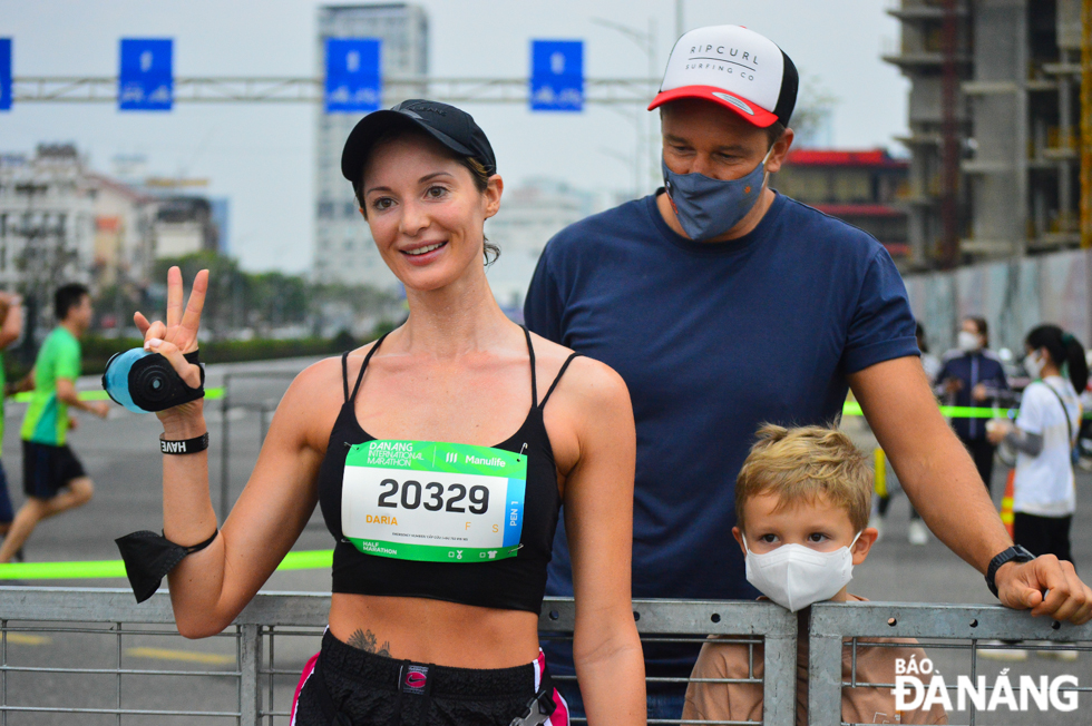 A foreign athlete shares happy moment with her family after finishing the race. Many athletes sign up to run in groups with their families and friends.