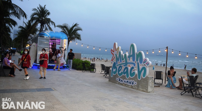 A new nighttime entertainment service has been put into operation at the My An Beach.