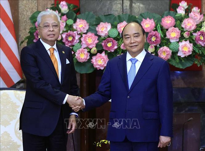 Chủ tịch nước Nguyễn Xuân Phúc tiếp Thủ tướng Malaysia Ismail Sabri Yaakob. Ảnh: Thống Nhất/TTXVN