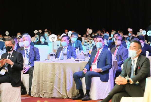 Vietnamese Ambassador to Singapore Mai Phuoc Dung (centre) attends the opening ceremony of the Singapore Apex Business Summit 2022 (Photo: VNA)