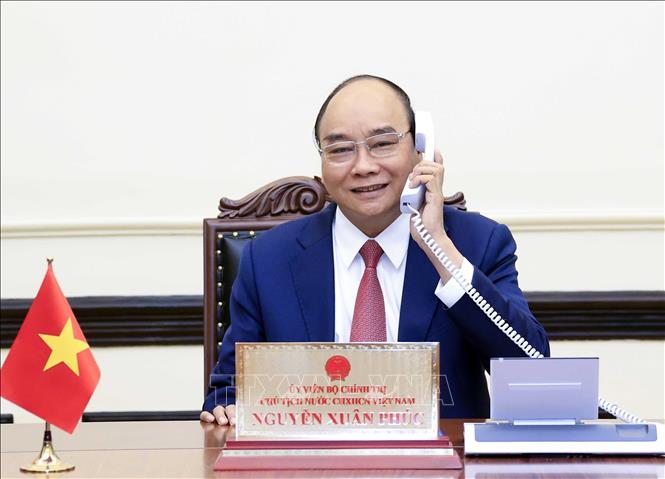 Chủ tịch nước Nguyễn Xuân Phúc điện đàm với tân Tổng thống Hàn Quốc Yoon Suk - yeol. Ảnh: Thống Nhất/TTXVN