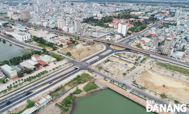 A traffic infrastructure project at the western end of the Tran Thi Ly Bridge is slated to be inaugurated on March 28. Photo: TRIEU TUNG