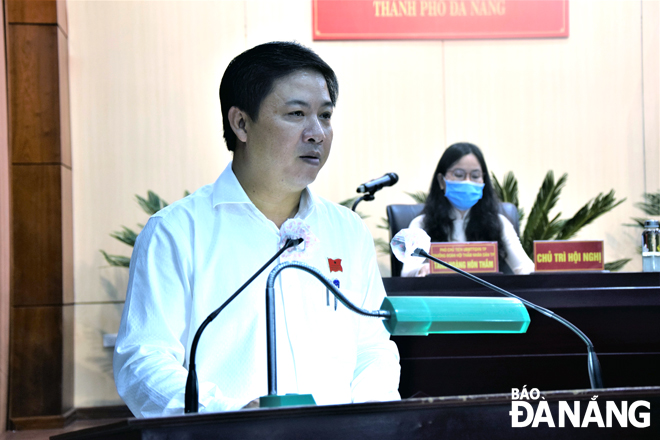 Standing Deputy Secretary of the Da Nang Party Committee cum Chairman of the municipal People's Council Luong Nguyen Minh Triet delivering his opening speech at the meeting. Photo: T.HUY