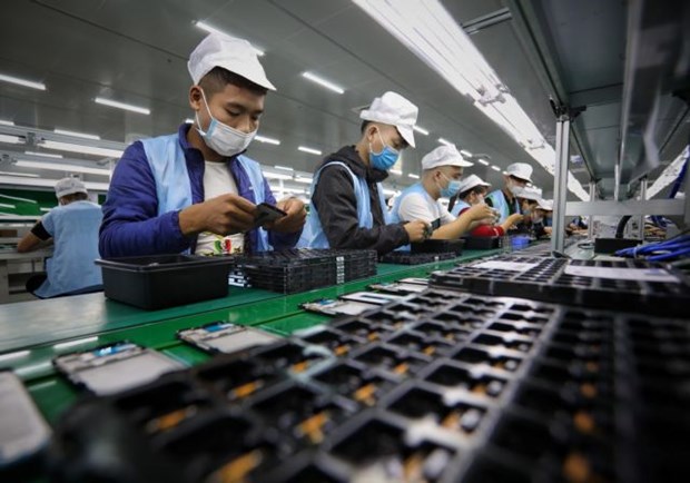 A production line of electronic components at Suntech Vietnam Technology Co Ltd. (Photo: VNA)