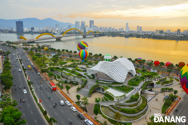 Sự kiện trình diễn khinh khí cầu nằm trong chuỗi các hoạt động chào đón chuyến bay quốc tế đầu tiên đến Đà Nẵng sau thời gian dài tạm ngưng do Covid-19. Ảnh: XUÂN SƠN