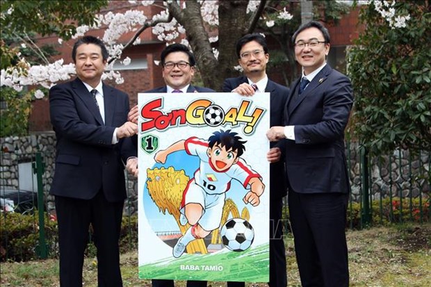 Kadokawa JSC of Japan introduces a comic series about Vietnamese football. (Photo: VNA)