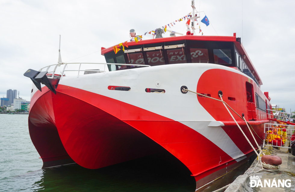 Starting from April 9, the 7,505 HP, 44.7m-long ship will operate four trips per week. In the photo: The Trung Trac ship is anchored at the Han River Port.