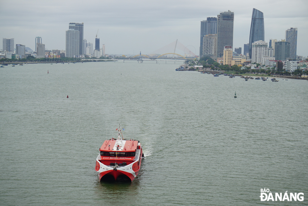 Leaders of Da Nang and Quang Ngai Province emphasised the need for related units to ensure the ultimate safety of tourists, giving them a feeling of comfort and security during the journey. 