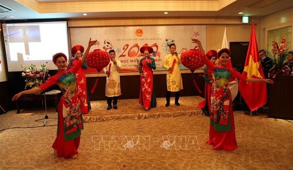 An art performance of Vietnamese community in Japan to celebrate traditional New Year Festival (Photo: VNA)