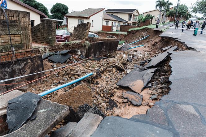 Nam Phi: Lũ lụt và lở đất làm hơn 300 người chết