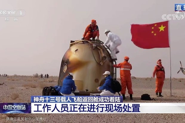 Các nhà du hành Trung Quốc trở về Trái Đất sau 6 tháng trên vũ trụ