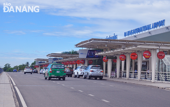 Cars picks up guests at the Da Nang International Airport. Photo: PHUONG UYEN