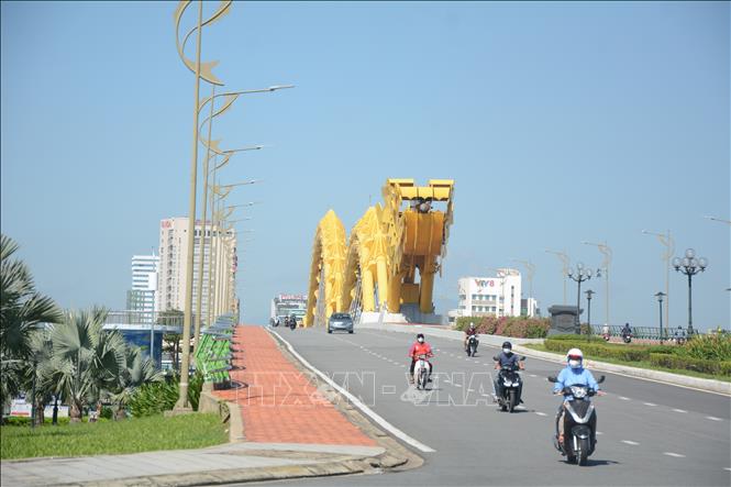 Phương tiện lưu thông trên đường phố Đà Nẵng. Ảnh minh họa: Văn Dũng/TTXVN