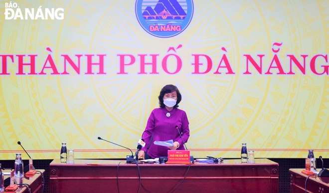 Phó Chủ tịch UBND thành phố Ngô Thị Kim Yến chủ trì cuộc họp Ban Chỉ đạo phòng, chống Covid-19 chiều 7-4. Ảnh: PHAN CHUNG