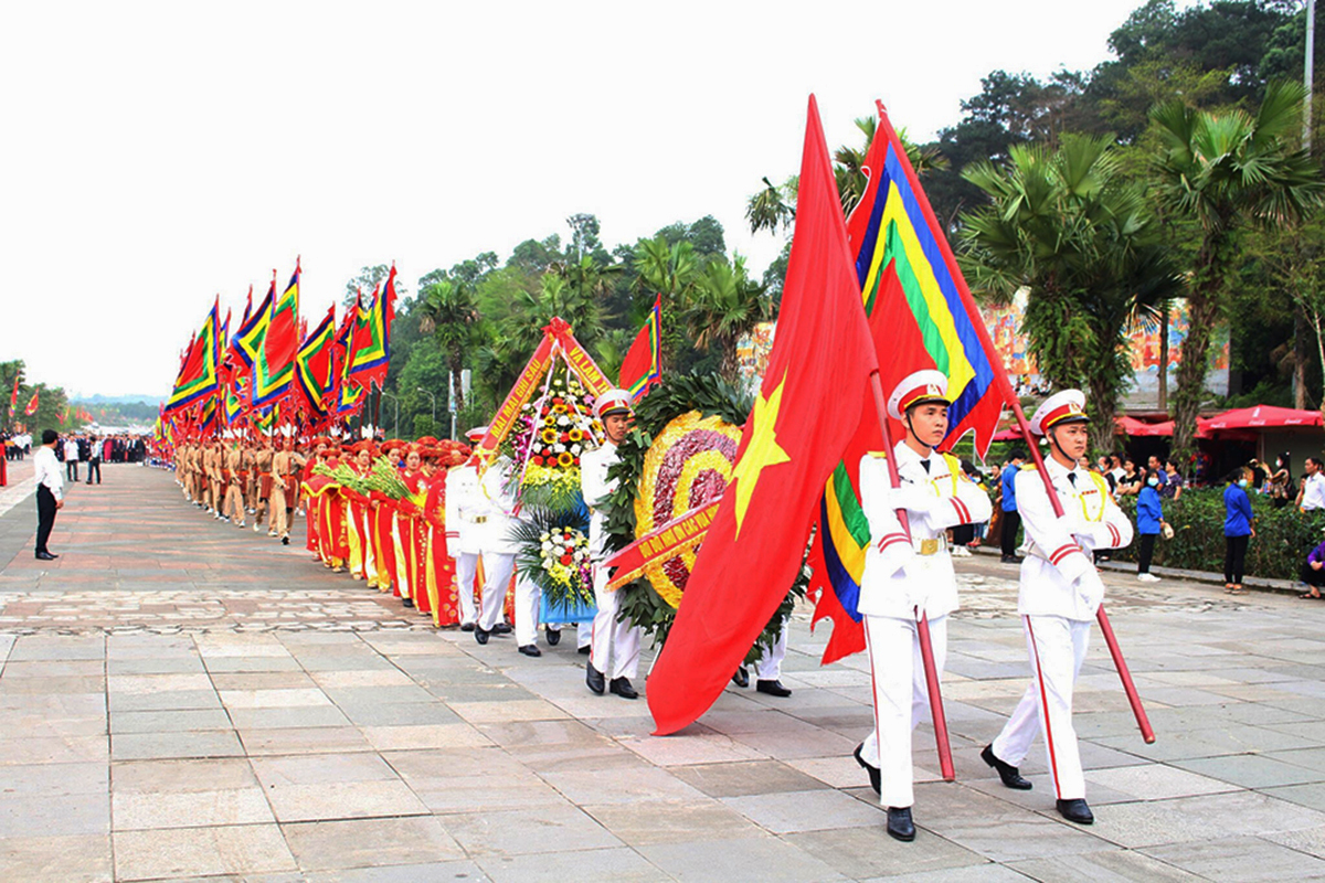 Hằng năm, Giỗ Tổ Hùng Vương - Lễ hội Đền Hùng được tổ chức thành kính, trang nghiêm theo nghi lễ truyền thống. Ảnh: Báo Phú Thọ