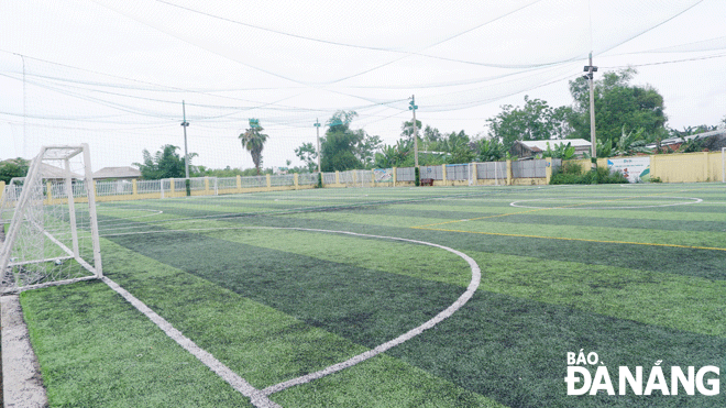 Sân bóng đá Minh Anh (xã Hòa Phước) được xây dựng từ nguồn xã hội hóa là một trong những điểm phục vụ nhu cầu luyện tập thể dục, thể thao của thanh, thiếu niên trên địa bàn xã. Ảnh: M.H
