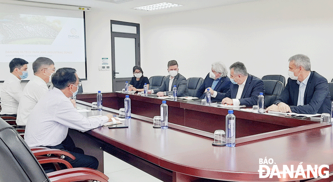 Leaders of German autos supplier Brose Group met leaders of the Authority of the Da Nang Hi-Tech Park and Industrial Parks on March 23 to learn about the city’s investment environment. Photo: TRIEU TUNG