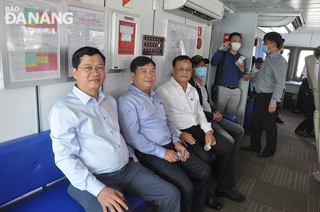 Vice Chairman of the Da Nang People's Committee Tran Phuoc Son (first left) is seen on the boat trip.