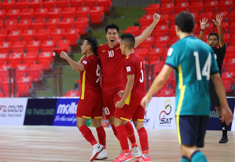 Tuyển futsal Việt Nam vất vả đánh bại Myanmar ở trận tranh hạng ba. Ảnh: VFF.