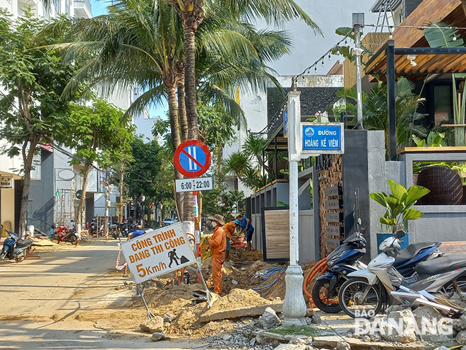  The replacement of underground power cables in the An Thuong tourist quarter is underway. Photo: TRIEU TUNG