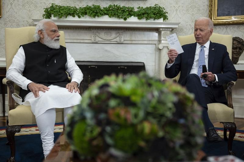 Tổng thống Mỹ Joe Biden (phải) gặp gỡ Thủ tướng Ấn Độ Narendra Modi tại Phòng Bầu dục, Nhà Trắng ngày 24-9-2021. Ảnh: AP