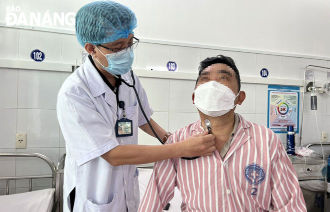 The patient is expected to be discharged from the hospital in the coming days after recovering the bronchoscopy. Photo: PHAN CHUNG