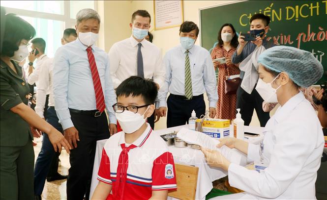 Việt Nam bắt đầu triển khai tiêm vaccine phòng Covid-19 cho trẻ 5- dưới 12 tuổi. Ảnh: TTXVN.