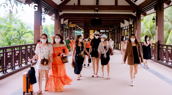 The city's tourism stimulus programme promises to bring fresh and attractive experience to visitors to Da Nang. IN THE PHOTO: Tourists are seen at the Sun World Ba Na Hills tourist area. Photo: THU HA