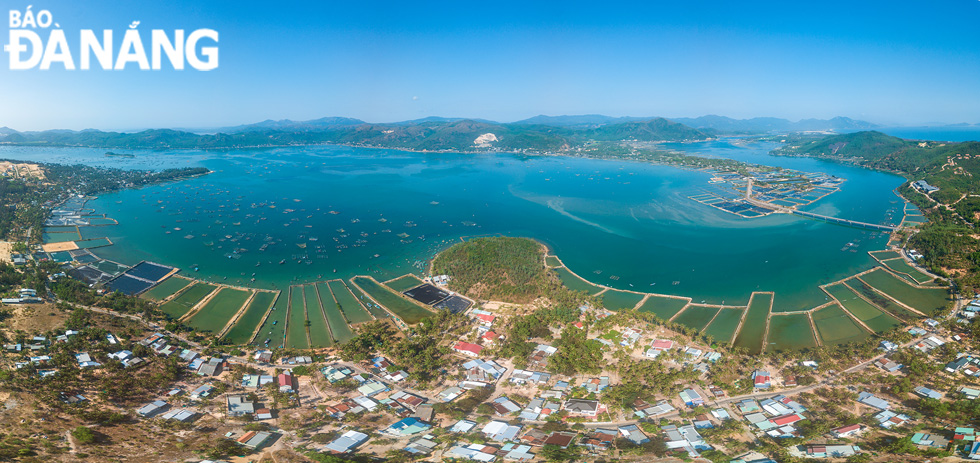 Cu Mong Lagoon, Song Cau Town.