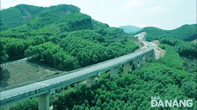  The La Son - Tuy Loan Expressway comes into operation. Photo: THANH LAN