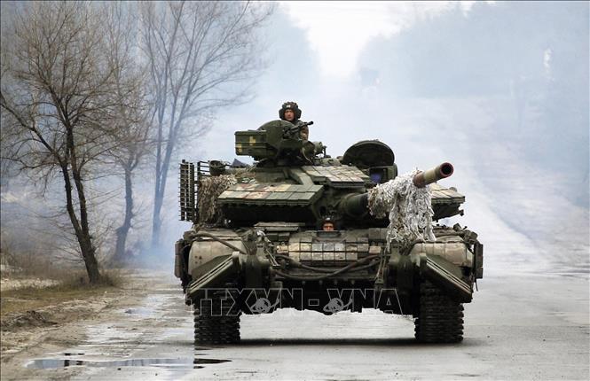Binh sĩ Ukraine trong cuộc xung đột với lực lượng Nga ở vùng Lugansk, ngày 25-2-2022. Ảnh: AFP/TTXVN