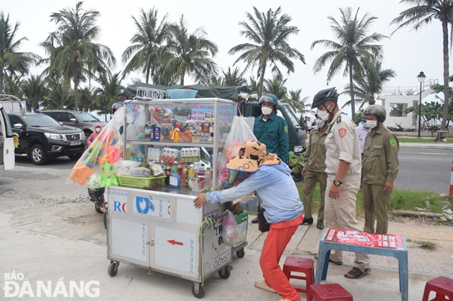 Street vendors are prohibited on Vo Nguyen Giap Street.