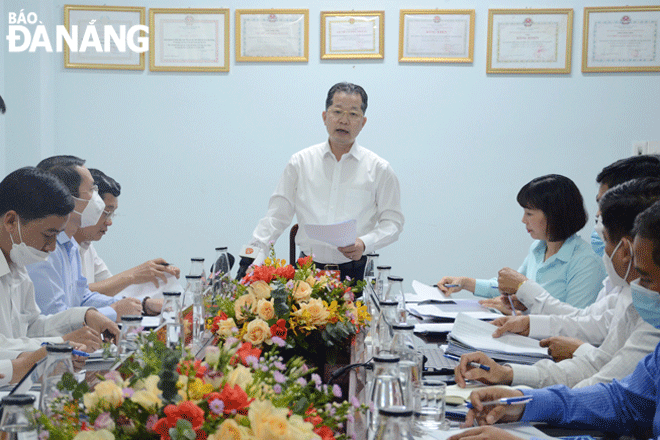 Da Nang Party Committee Secretary Nguyen Van Quang highly appreciates the outstanding operation achievements made by the Da Nang Management Board of the Son Tra Peninsula and tourist beaches. Photo: THU HA