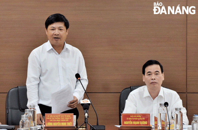 Phó Bí thư Thường trực Thành ủy, Chủ tịch HĐND thành phố Lương Nguyễn Minh Triết (bên trái) phát biểu tại buổi làm việc.  Ảnh: LAM PHƯƠNG