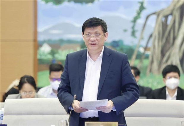 Bộ trưởng Bộ Y tế Nguyễn Thanh Long trình bày tờ trình. (Ảnh: Doãn Tấn/TTXVN)